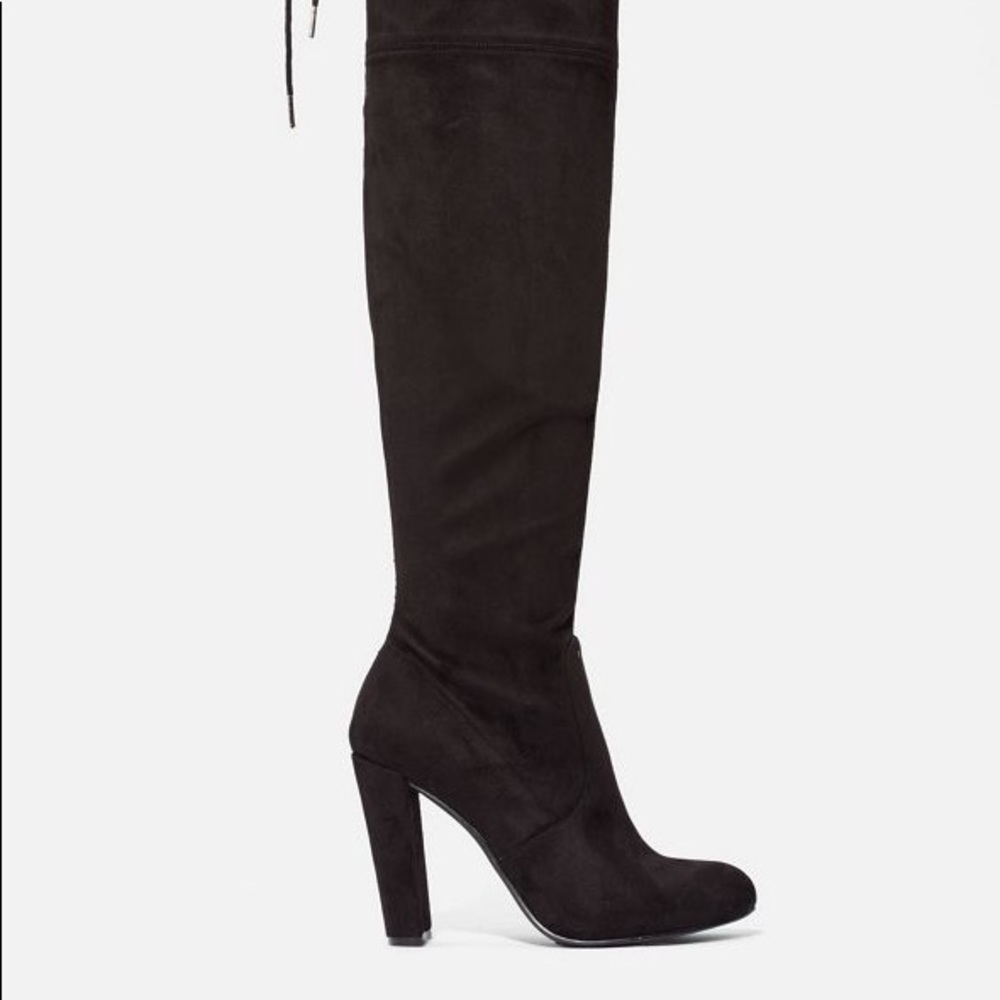 BLACK BOOTS